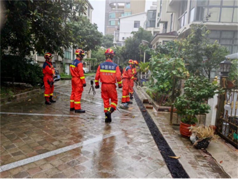 高温不退，守护不止！昆山网格员织密社区“安全防护网”764.jpg