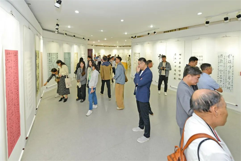 “墨抚英魂 礼赞盛世”书法篆刻作品邀请展在淮塔临展厅开幕849.jpg