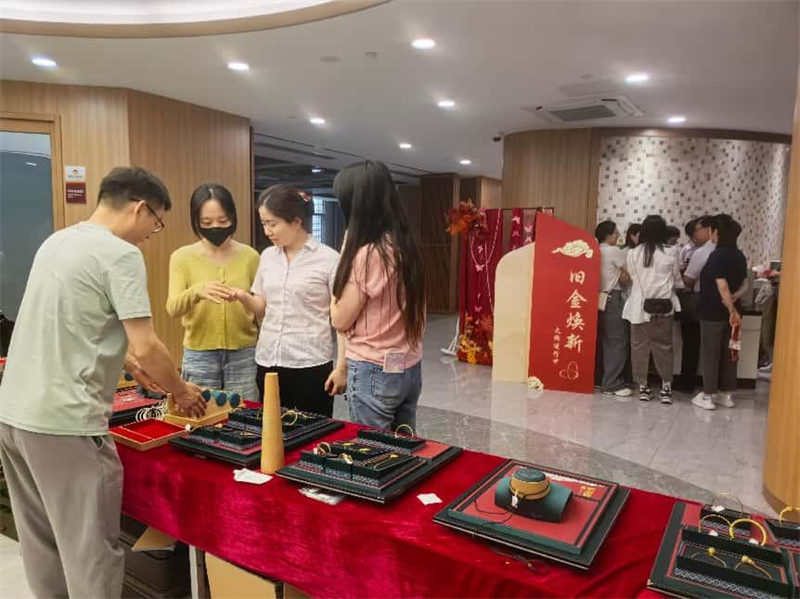 江南农村商业银行溧阳市支行：旧饰换新颜 金彩绽华年.jpg
