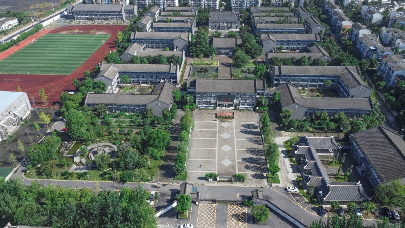 校园全貌.jpg