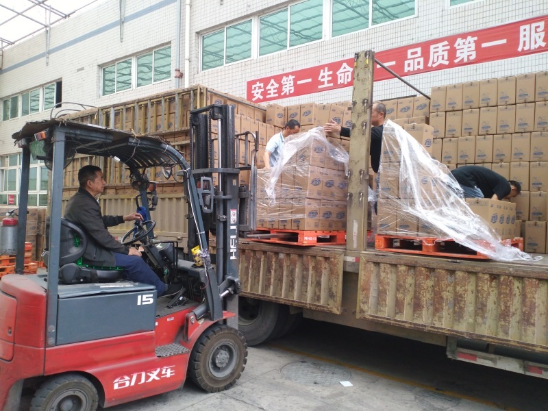 产品装车.jpg