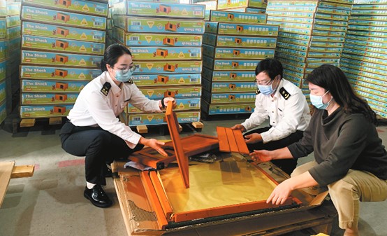 龙岩海关：帮助企业争取更多外贸出口订单.jpg